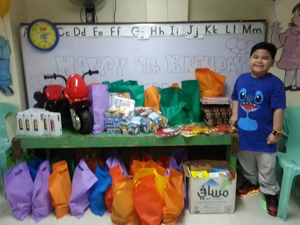 "What makes me happy is seeing other kids happy too." What this 9-year-old boy does for his birthday is trully heart melting! Find out why! "What makes me happy is seeing other kids happy too." What this 9-year-old boy does for his birthday is trully heart melting! Find out why!