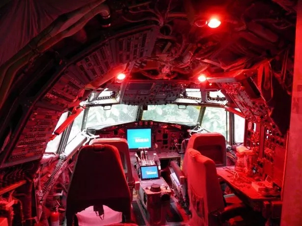 Unique home! Man lives in own Boeing 727 in the middle of the woods (photos)