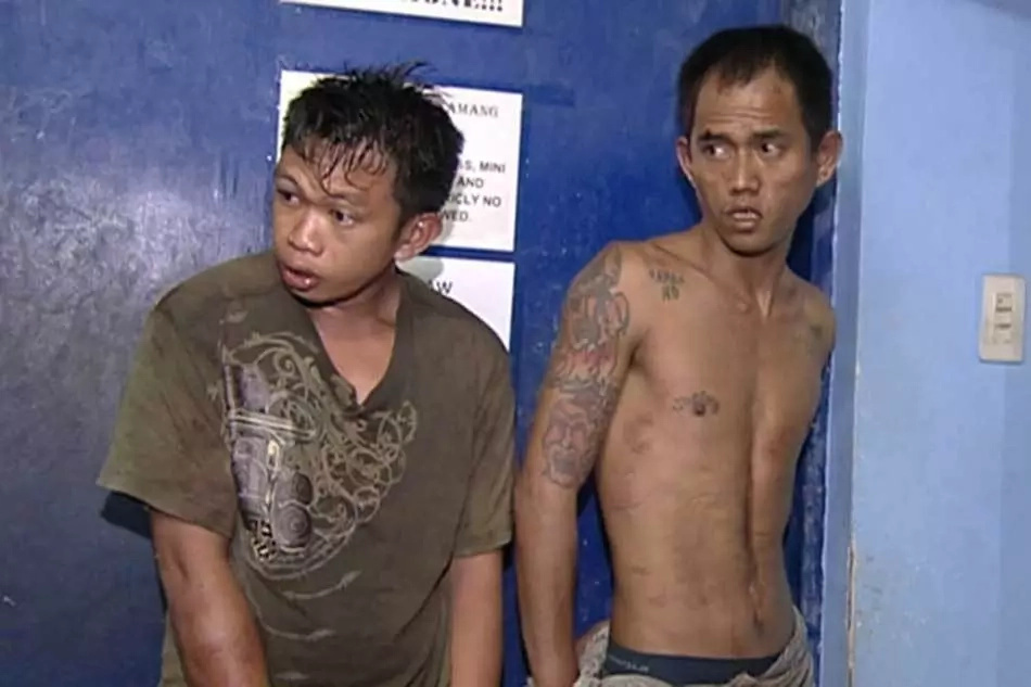 Dalawang Pinoy na Magnanakaw nahulog sa Motor na sinasakyan. Tignan ang ginawa ng taong bayan sa kanila Dalawang Pinoy na Magnanakaw nahulog sa Motor na sinasakyan. Tignan ang ginawa ng taong bayan sa kanila