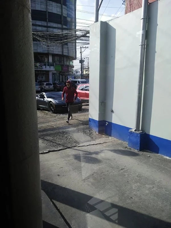 Nawindang si ate! Girl taking a photo of an expensive car got shocked to see the driver coming out of the car Nawindang si ate! Girl taking a photo of an expensive car got shocked to see the driver coming out of the car