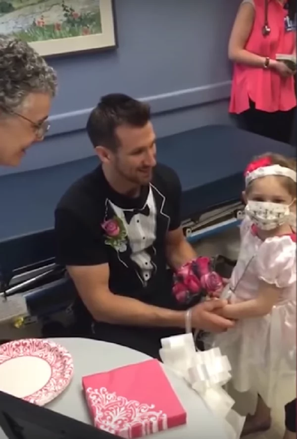 4-year-old Marries a 30-year-old Nurse; Parents of Child Stood As Witness! 4-year-old Marries a 30-year-old Nurse; Parents of Child Stood As Witness!