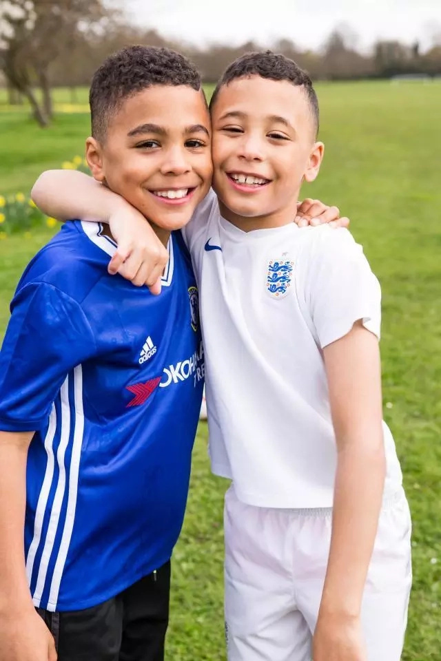 They look like common happy twins, but one of them may not wake up next day (photos, video) They look like common happy twins, but one of them may not wake up next day (photos, video)