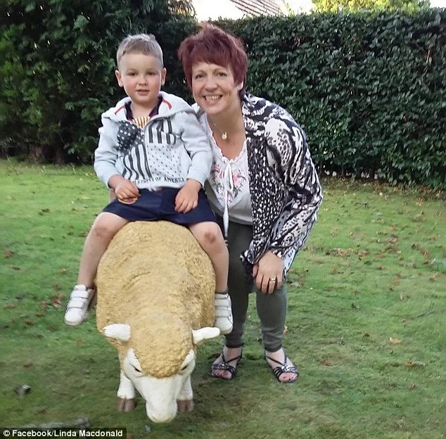 "I can't wake mommy:" Boy, 3, spent 2 DAYS alone with mom's body after her sudden death (photos) "I can't wake mommy:" Boy, 3, spent 2 DAYS alone with mom's body after her sudden death (photos)