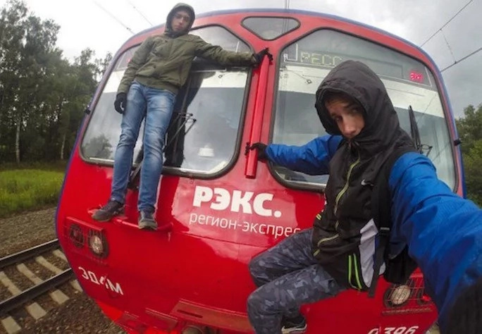 Watch A Hilarious Russian Commercial Made To Discourage Train Surfing Watch A Hilarious Russian Commercial Made To Discourage Train Surfing