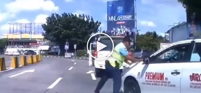 Road rage in Manila! Crazy Pinoy taxi driver tries to run over policeman