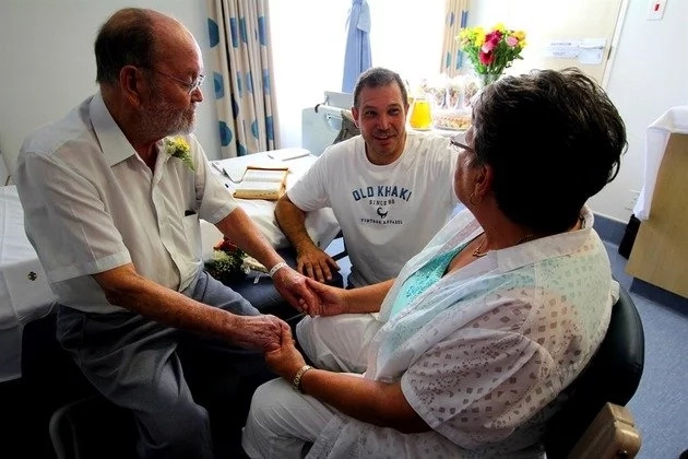 Dream comes true! Cancer patient, 77, marries love of his life in hospital wedding (photo)