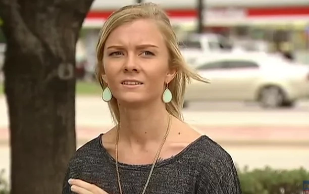 Customers do acts of kindness for deaf cashier Customers do acts of kindness for deaf cashier