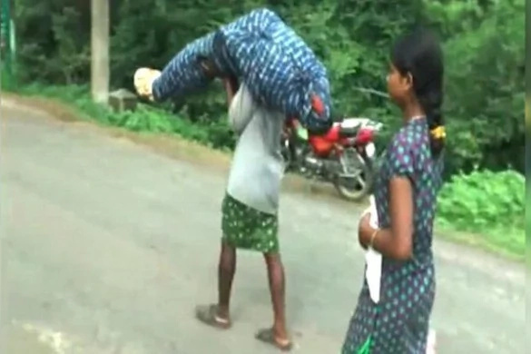 Man forced to walk 10km while carrying his dead wife's body Man forced to walk 10km while carrying his dead wife's body