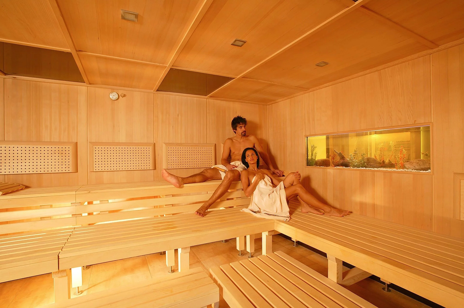 Man Wakes Up With No Balls After Hooking Up With Girl In Sauna Man Wakes Up With No Balls After Hooking Up With Girl In Sauna