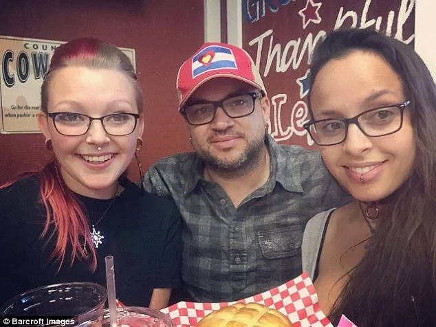 Couple who have been married for 12 years share girlfriend divorce Couple who have been married for 12 years share girlfriend divorce