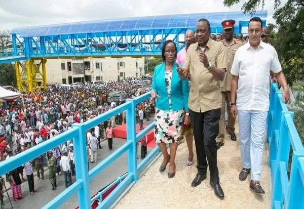 Uhuru badly ridiculed for opening 'fake' projects