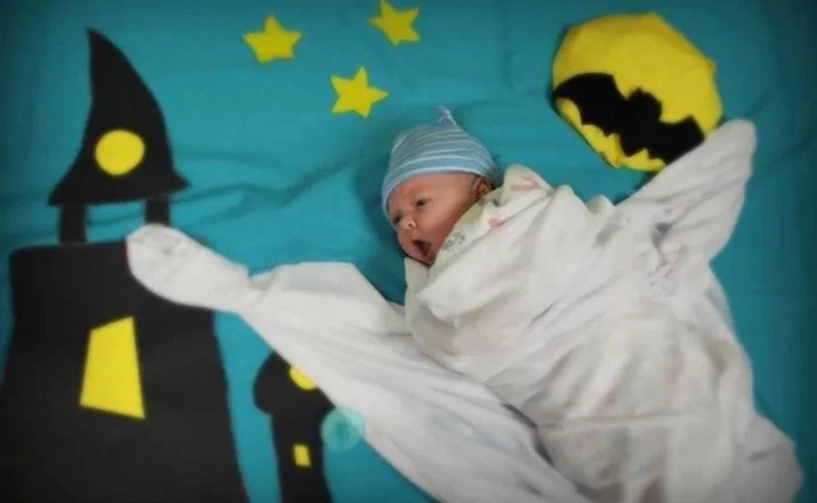 Nurse Dresses Her Baby Patients as Superheroes for Halloween (+6 Pics) Nurse Dresses Her Baby Patients as Superheroes for Halloween (+6 Pics)