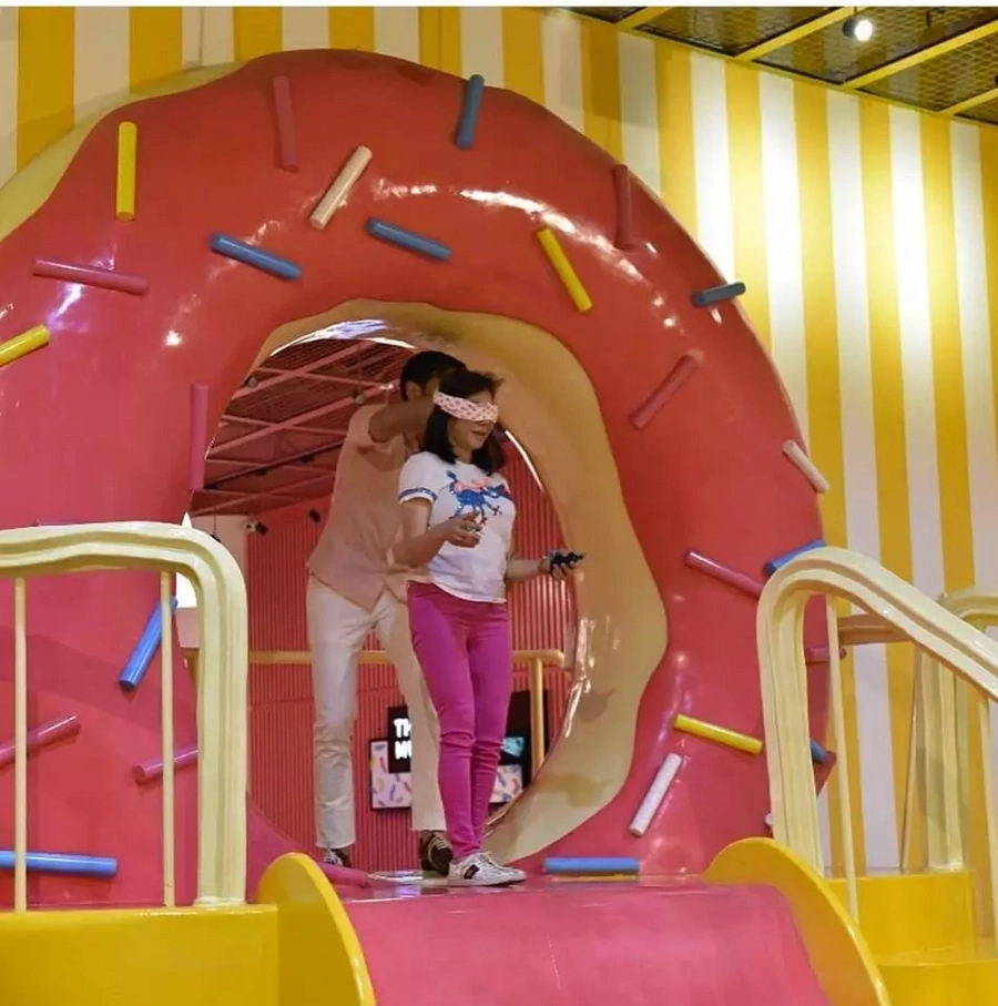 Vicki Belo receives a touching Mother's Day surprise from Scarlet Snow and Cristalle Belo Vicki Belo receives a touching Mother's Day surprise from Scarlet Snow and Cristalle Belo