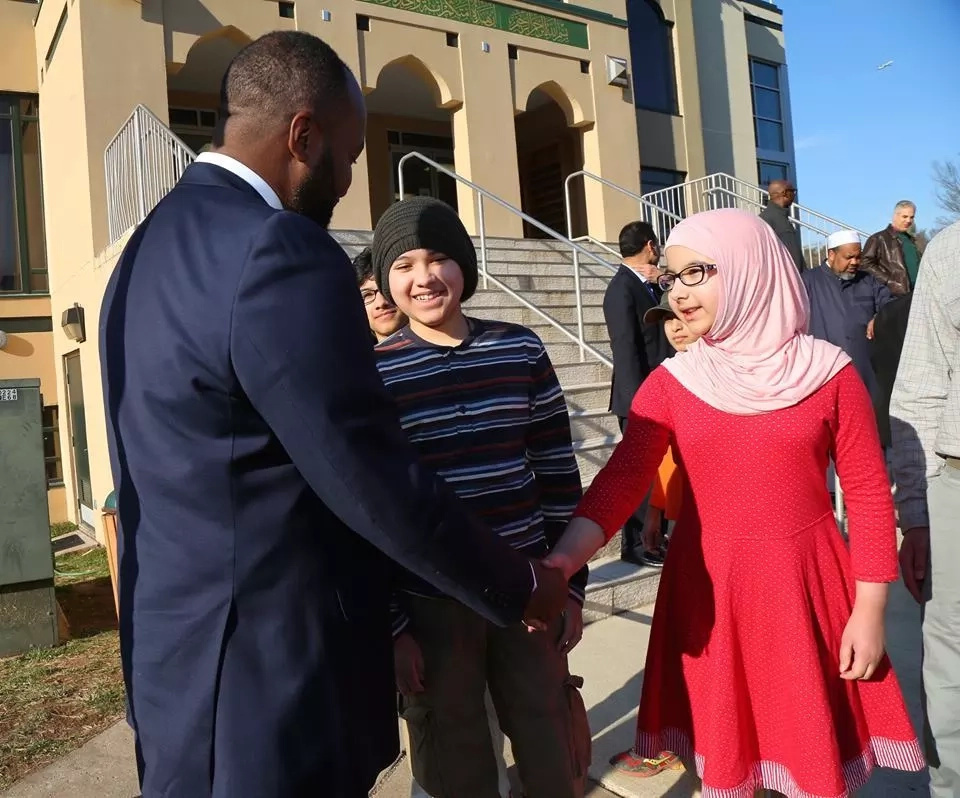 Joho visits one of the biggest mosques in US and addresses hundreds of Muslims (photos)