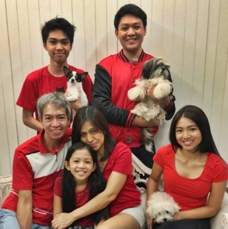 Unti-unti na siyang nakakabangon! Nadine Lustre thanked boyfriend James Reid for helping her overcome depression Unti-unti na siyang nakakabangon! Nadine Lustre thanked boyfriend James Reid for helping her overcome depression