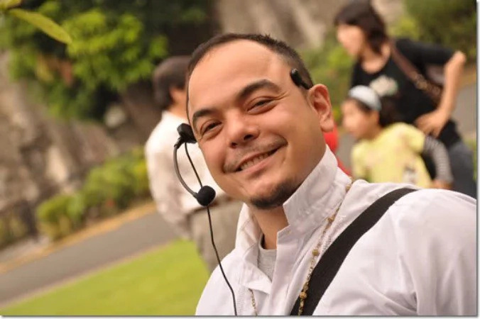 Financial analyst slams Carlos Celdran after PH stock remark Financial analyst slams Carlos Celdran after PH stock remark
