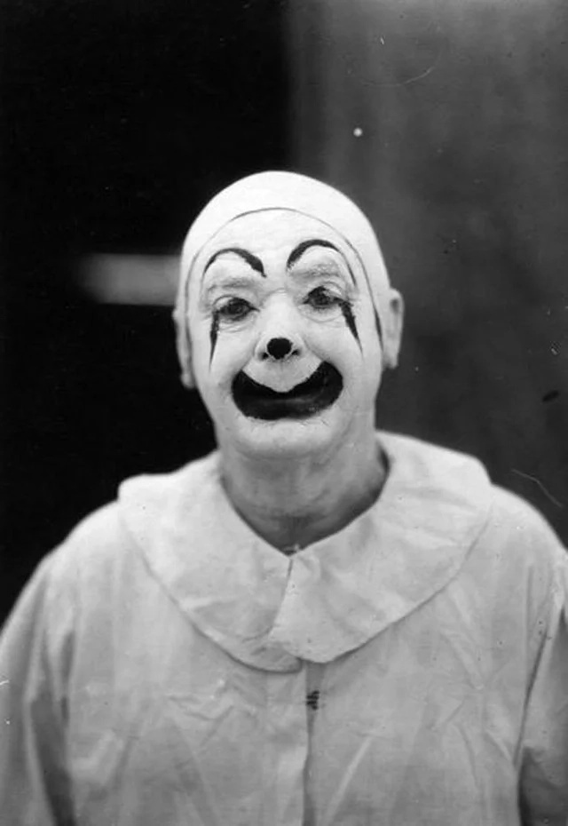 34 Vintage Photos Of Creepy Clowns That Will Make You Lose All Sh*t 34 Vintage Photos Of Creepy Clowns That Will Make You Lose All Sh*t
