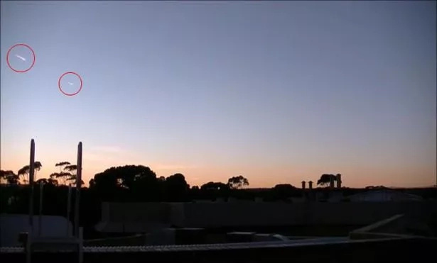 This guy records the sky and spotted two trails of lights ... This guy records the sky and spotted two trails of lights ...