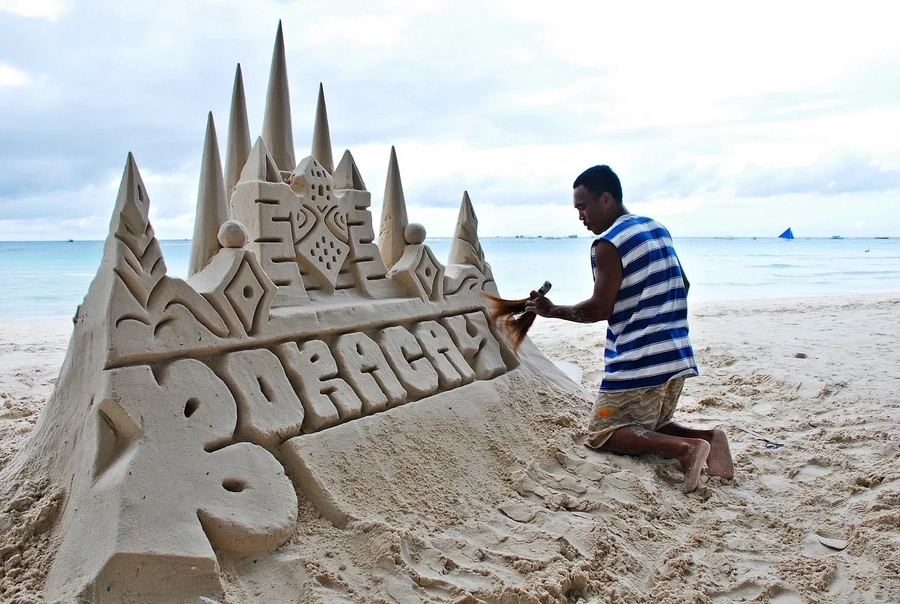 Sinira lang ang pinagpaguran! Netizens slam PNP officers for destroying 'illegal' sandcastles in Boracay Sinira lang ang pinagpaguran! Netizens slam PNP officers for destroying 'illegal' sandcastles in Boracay