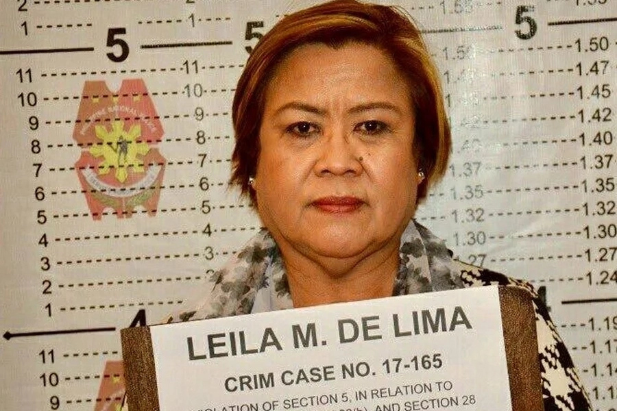 Ni-regaluhan ng Santo Papa! Leila De Lima thanks Pope Francis for rosary Ni-regaluhan ng Santo Papa! Leila De Lima thanks Pope Francis for rosary