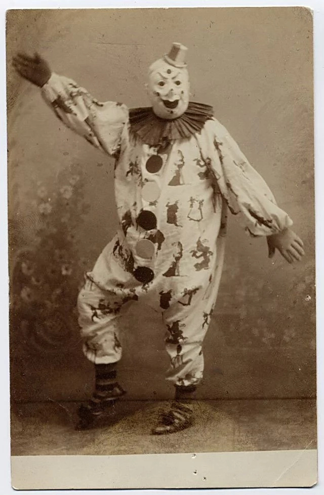 34 Vintage Photos Of Creepy Clowns That Will Make You Lose All Sh*t 34 Vintage Photos Of Creepy Clowns That Will Make You Lose All Sh*t