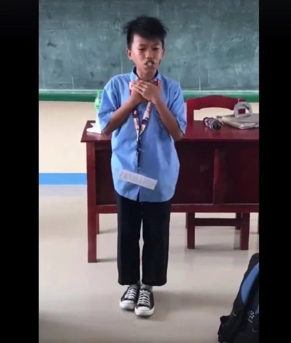 Student takes on challenge to reinvent election campaign in viral Facebook video Student takes on challenge to reinvent election campaign in viral Facebook video