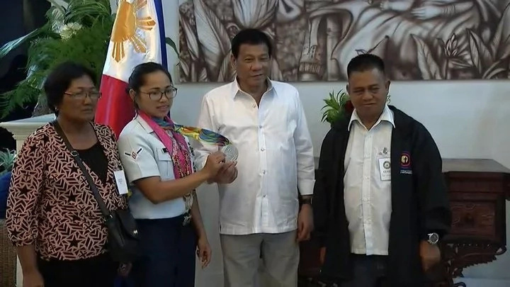 Duterte gives additional P2M to Hidilyn Diaz Duterte gives additional P2M to Hidilyn Diaz