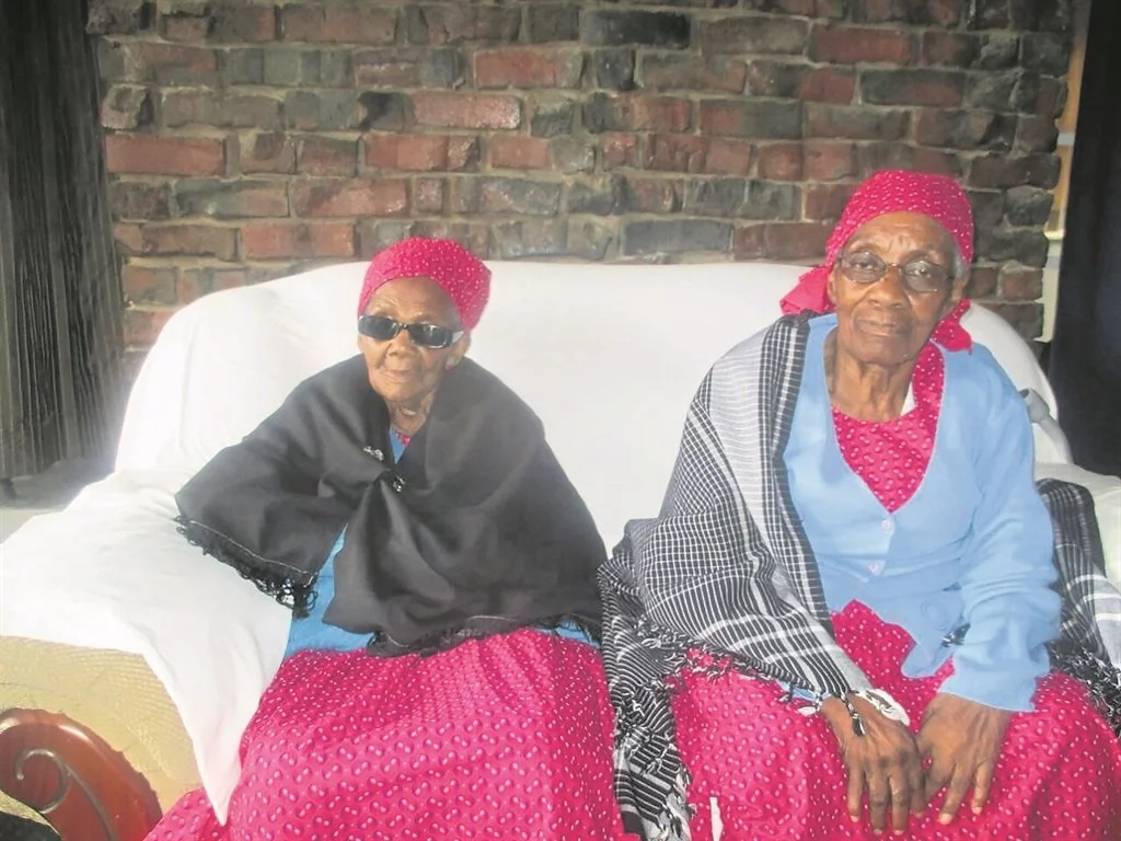 Leiketseng Makhalanyane (left) and her sister, Mamathinya, are both centenarians. Source: Daily Sun Leiketseng Makhalanyane (left) and her sister, Mamathinya, are both centenarians. Source: Daily Sun