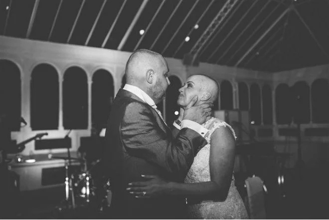 Bride shaves her head to honor groom with terminal cancer Bride shaves her head to honor groom with terminal cancer