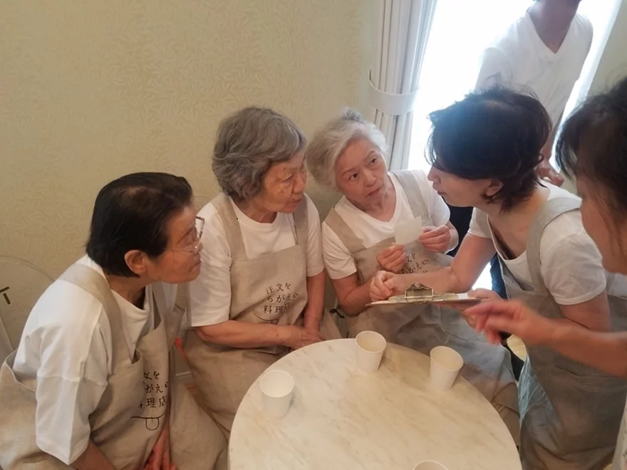“The Restaurant of Order Mistakes”: Resto hires waiters who are Dementia patients. You never know what you’re getting right when it’s served to you! “The Restaurant of Order Mistakes”: Resto hires waiters who are Dementia patients. You never know what you’re getting right when it’s served to you!