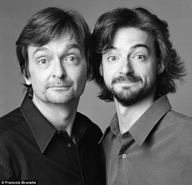 Photographer takes photos of strangers with identical faces Photographer takes photos of strangers with identical faces