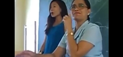 Pinay student's heartfelt rendition of "Habang May Buhay" leaves her teacher and classmates emotional
