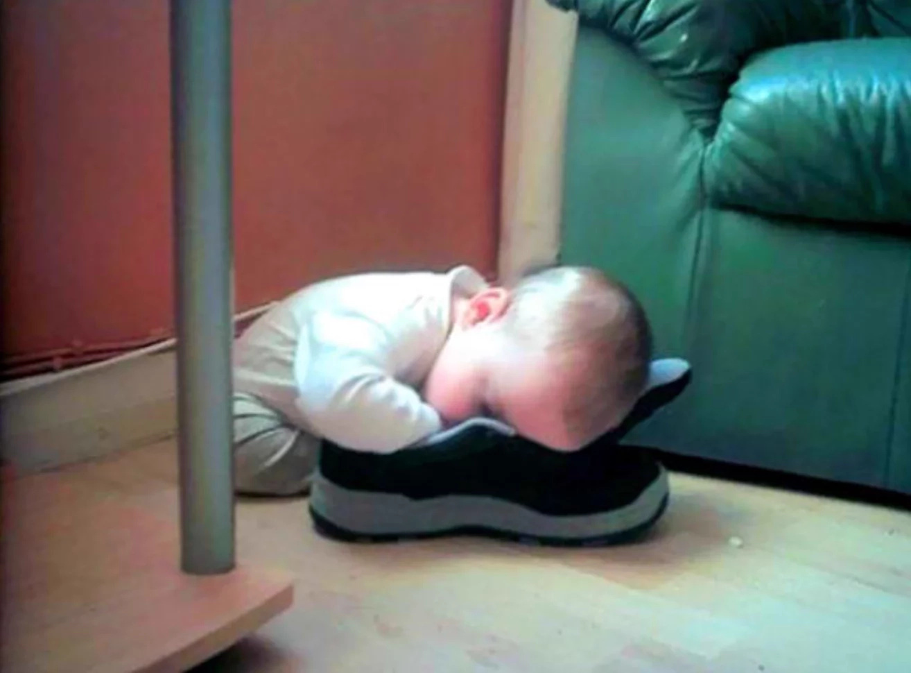15 cute photos of cutest toddlers sleeping in weird positions 15 cute photos of cutest toddlers sleeping in weird positions