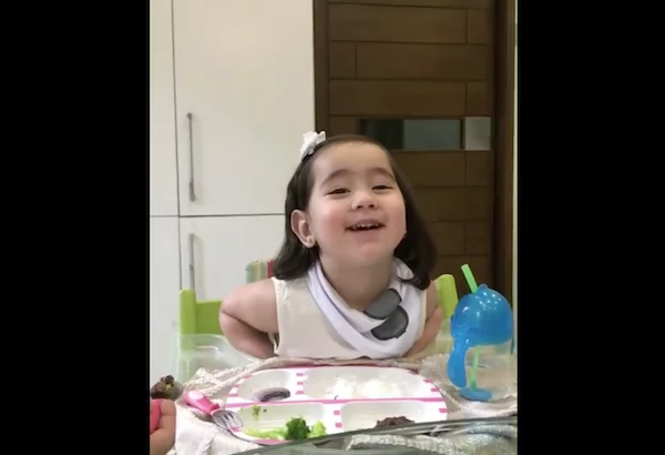Scarlet Snow Belo speaks Chinese in her own unique way and it’s the most adorable thing you’ll watch today Scarlet Snow Belo speaks Chinese in her own unique way and it’s the most adorable thing you’ll watch today