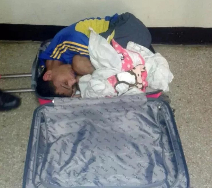 Woman Caught Red-handed While Trying To Smuggle Her Lover Out Of Jail In SUITCASE (photos) Woman Caught Red-handed While Trying To Smuggle Her Lover Out Of Jail In SUITCASE (photos)