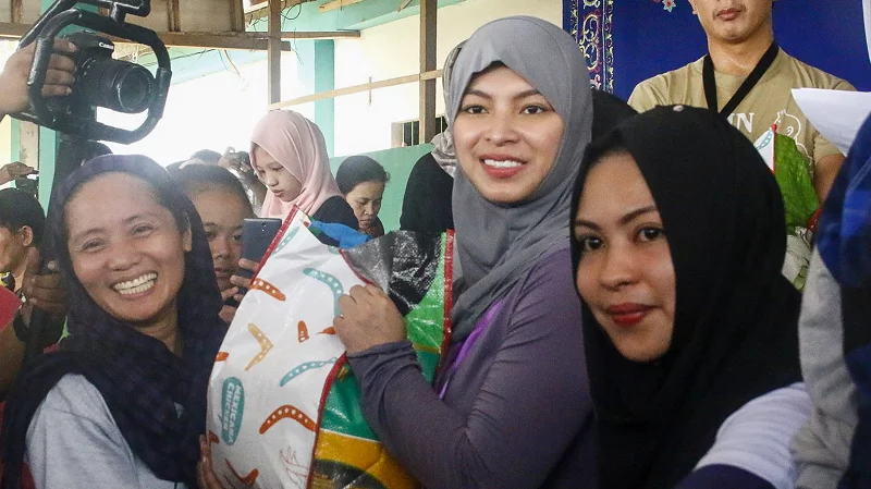 “You are scum”: Angel Locsin’s rumored boyfriend Neil Arce fires back at bashers criticizing Angel’s charity work in Marawi “You are scum”: Angel Locsin’s rumored boyfriend Neil Arce fires back at bashers criticizing Angel’s charity work in Marawi