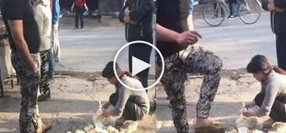 Furious customer stomps on poor vendor’s buns for giving him the wrong flavor