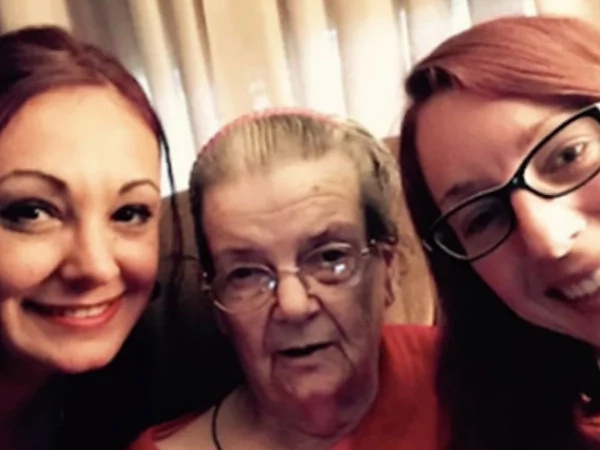 Lonely 90-year-old woman sends neighbor a note. What she reads breaks her heart Lonely 90-year-old woman sends neighbor a note. What she reads breaks her heart