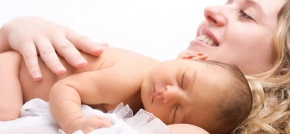 Incredible: A woman delivers her baby in less than 60 SECONDS near hospital doors