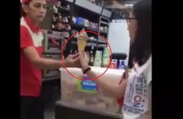 It was just a normal 7/11 transaction until this happened... It was just a normal 7/11 transaction until this happened...