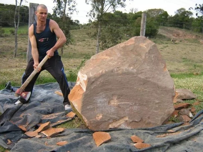 Man carves beautiful rock sculpture in touching tribute to his mother Man carves beautiful rock sculpture in touching tribute to his mother