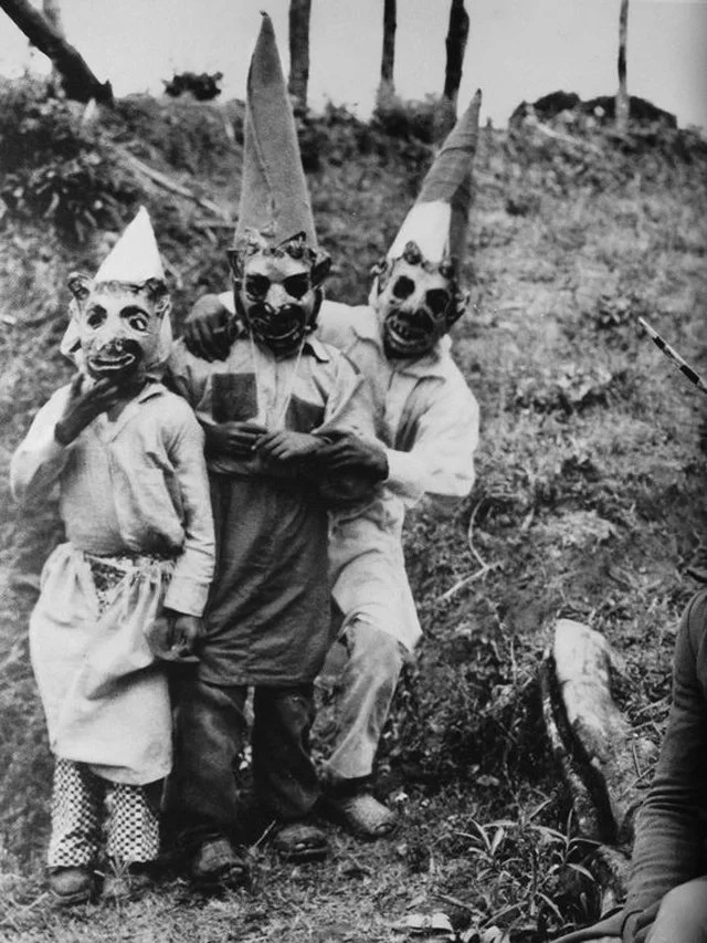 34 Vintage Photos Of Creepy Clowns That Will Make You Lose All Sh*t 34 Vintage Photos Of Creepy Clowns That Will Make You Lose All Sh*t