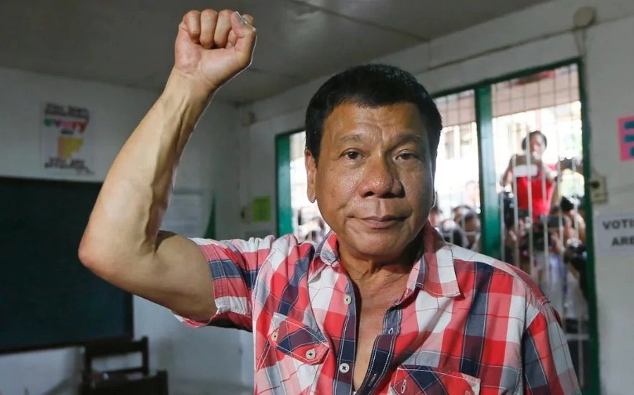 Netizens react to Duterte's meeting with the Reds Netizens react to Duterte's meeting with the Reds