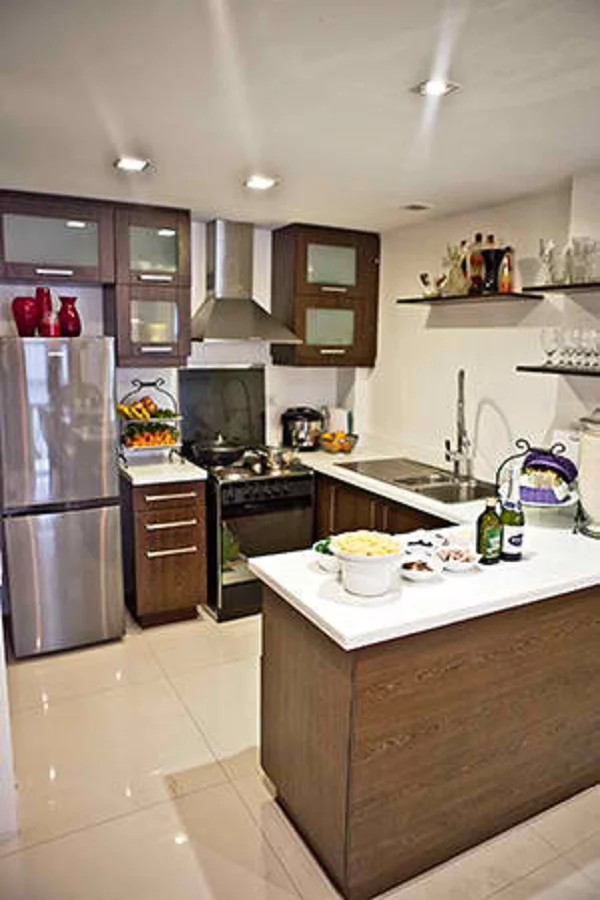 Max Collin’s modern-simple-sophisticated kitchen, streamlined to include only the most basic cooking tools for this aspiring restauranteur Max Collin’s modern-simple-sophisticated kitchen, streamlined to include only the most basic cooking tools for this aspiring restauranteur