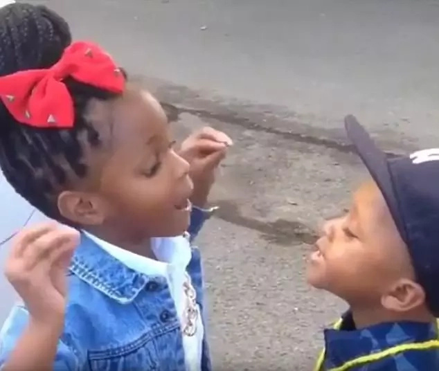 Adorable sister-brother pep talk. Photo: Daily Mail Adorable sister-brother pep talk. Photo: Daily Mail