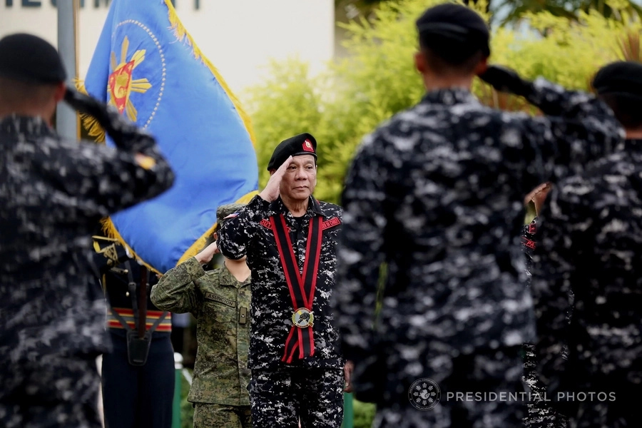 Pinanindigan ang pangako! General Bato revealed that President Duterte threatened to resign if the salary of cops and soldiers will not be raised Pinanindigan ang pangako! General Bato revealed that President Duterte threatened to resign if the salary of cops and soldiers will not be raised