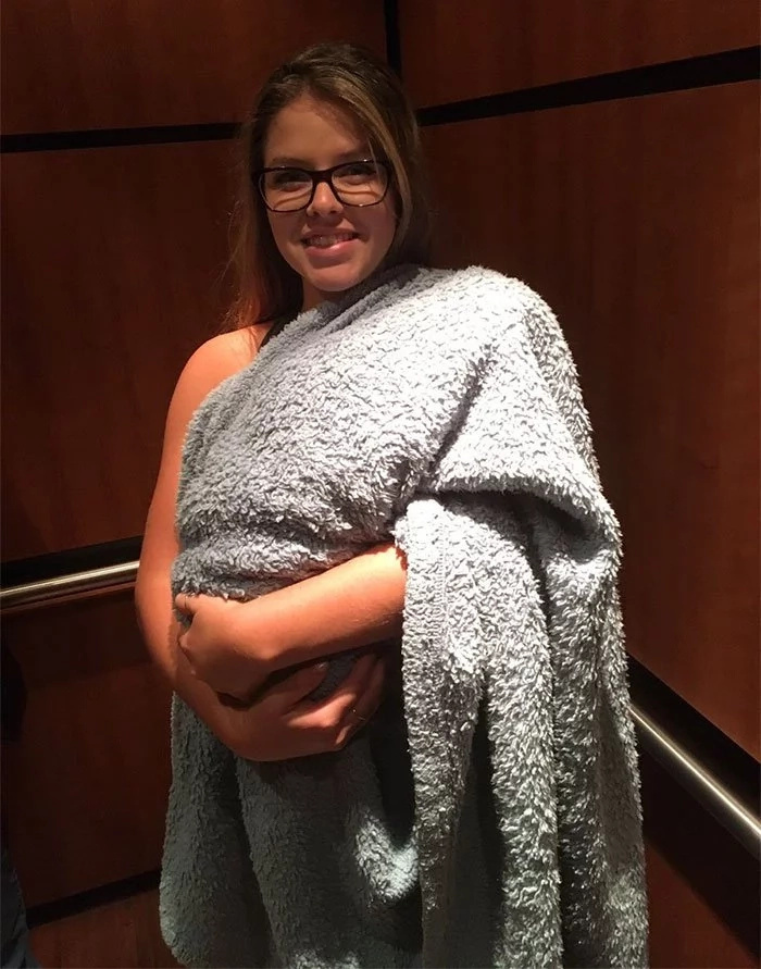 Girl smuggles dog in hospital to make grandma happy Girl smuggles dog in hospital to make grandma happy