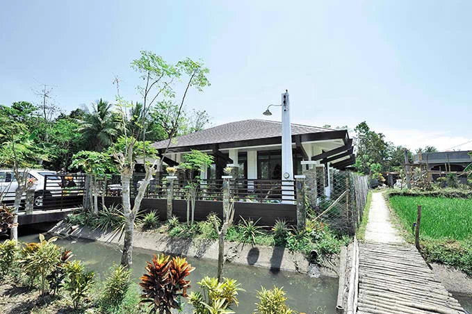 Venus Raj’s tropical bungalow will give you relaxing, resort feels Venus Raj’s tropical bungalow will give you relaxing, resort feels