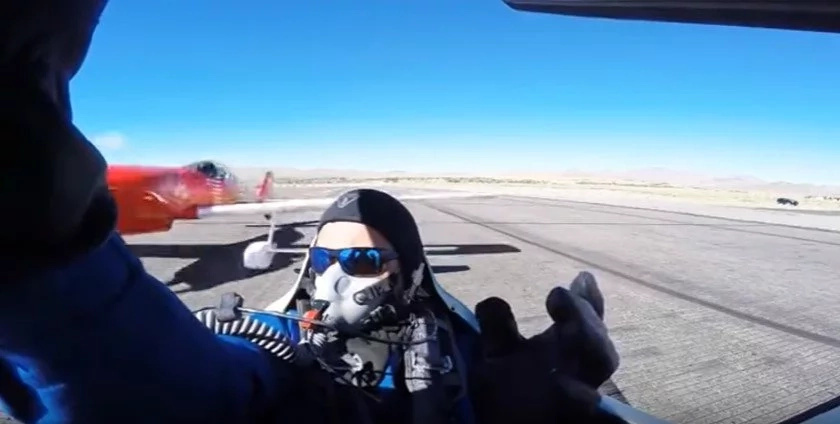 Horrifying moment a pilot almost decapitated by another plane Horrifying moment a pilot almost decapitated by another plane
