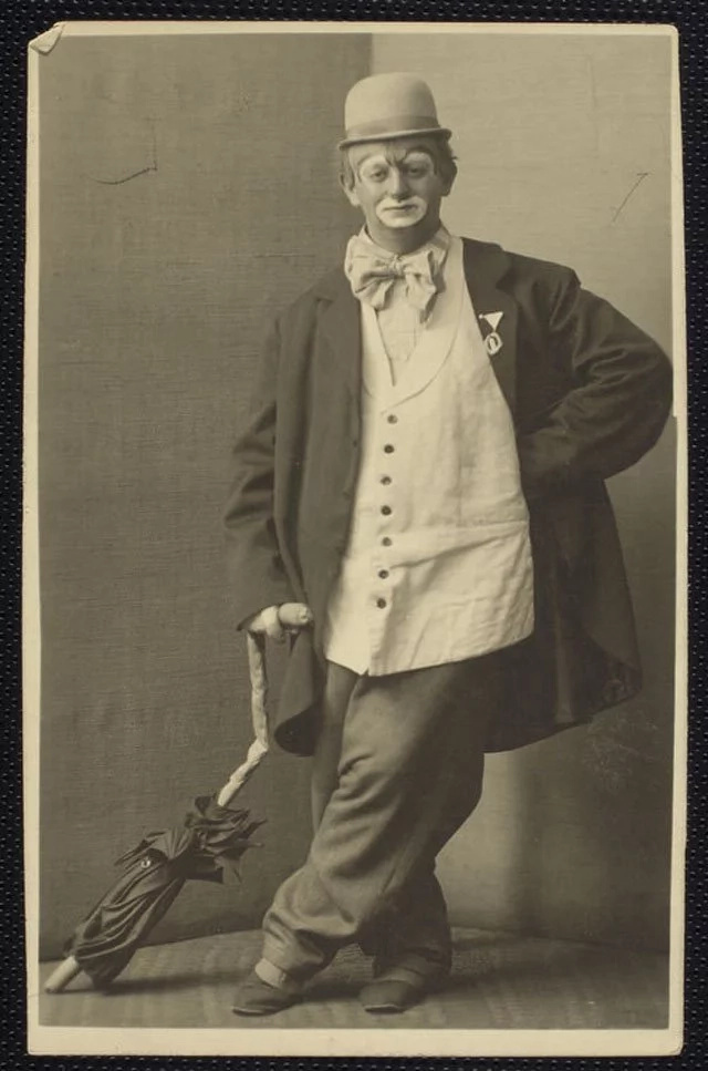 34 Vintage Photos Of Creepy Clowns That Will Make You Lose All Sh*t 34 Vintage Photos Of Creepy Clowns That Will Make You Lose All Sh*t